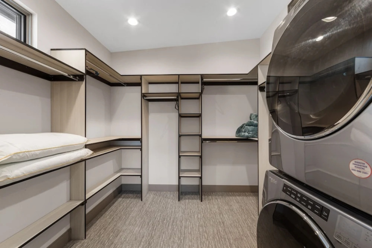 200 Caravelle Drive