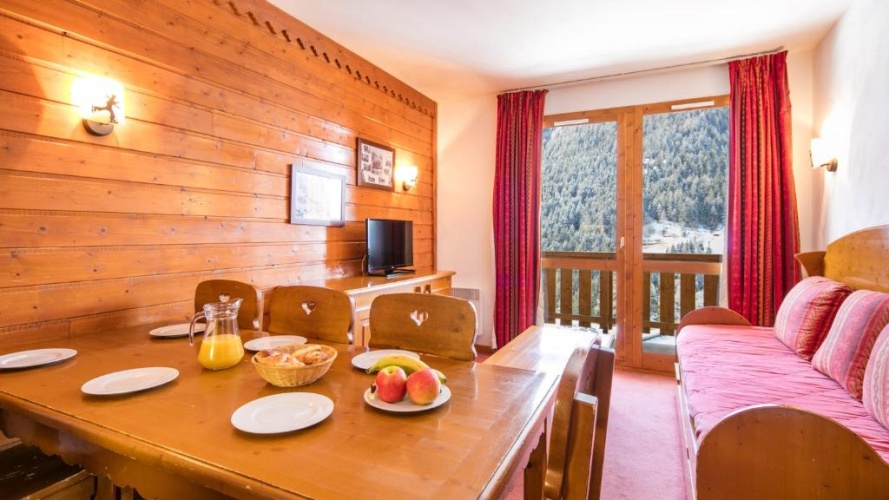 3 Bedrooms Apartment