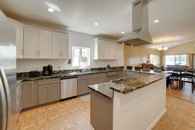 4 Bedrooms Cottage