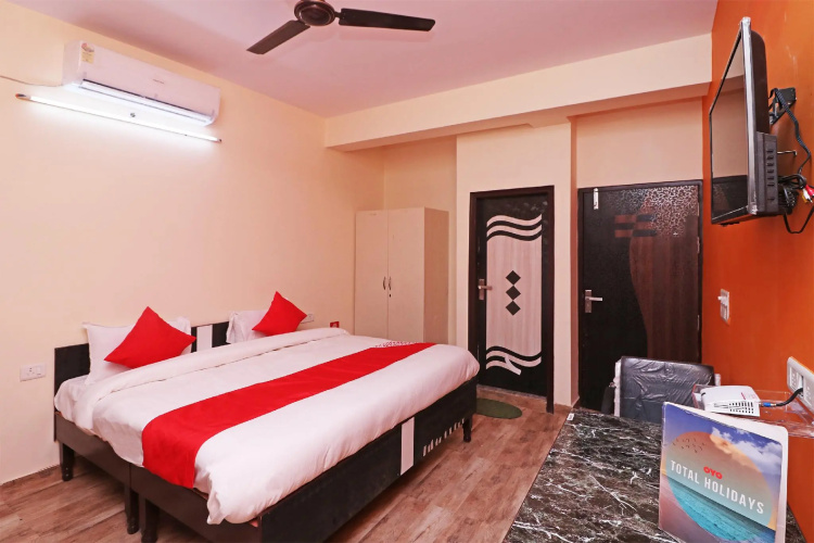 Oyo 28366 National Hotel