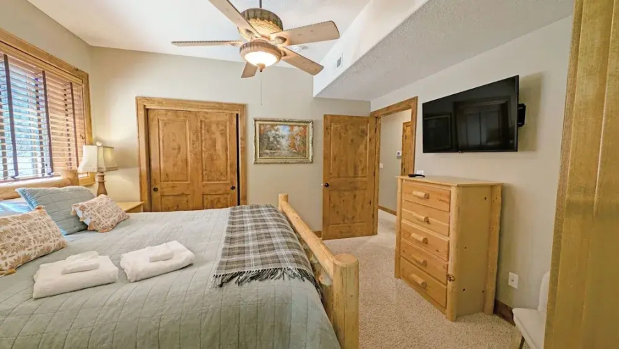 Yellow Pine 32 6 Bedroom Home