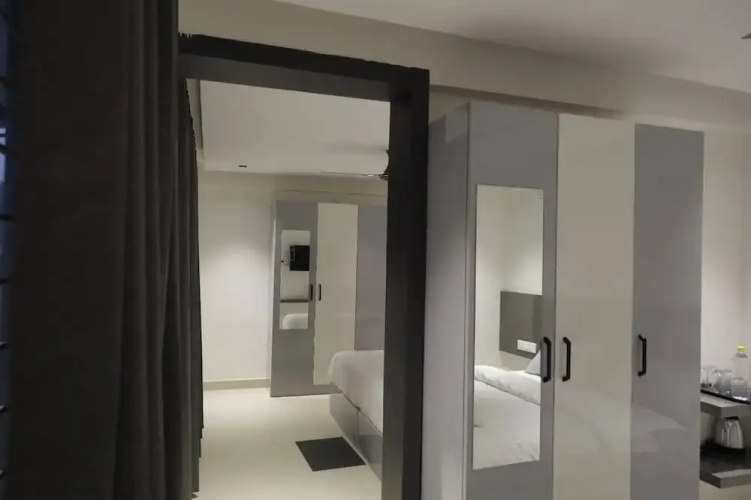 HOTEL.327