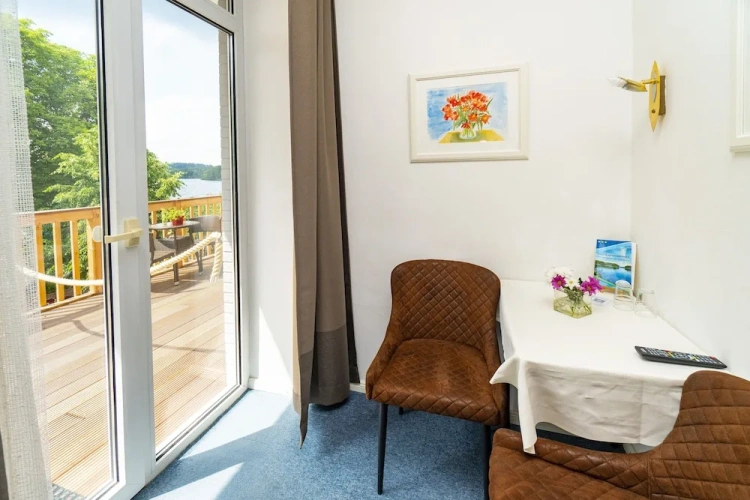 Standard Double room with balcony and with lake view