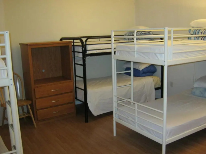 Kelowna Okanagan Lake Hostel