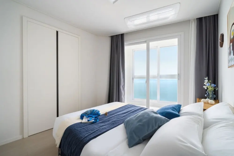 2 Bedrooms Standard Family room