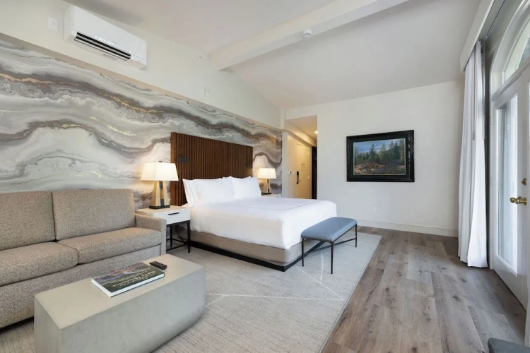 Deluxe Double room with balcony and with mountain view