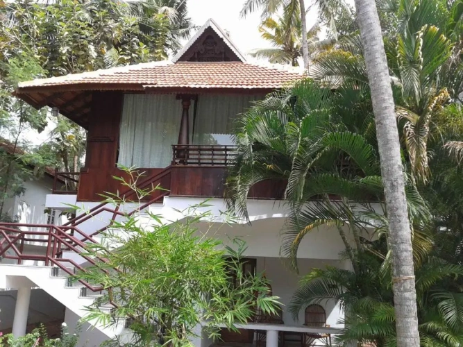 Deluxe Cottage with pool view