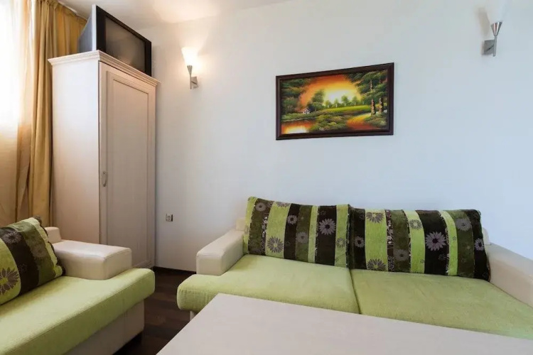 One Bedroom Apartment with Balcony in Avalon Complex