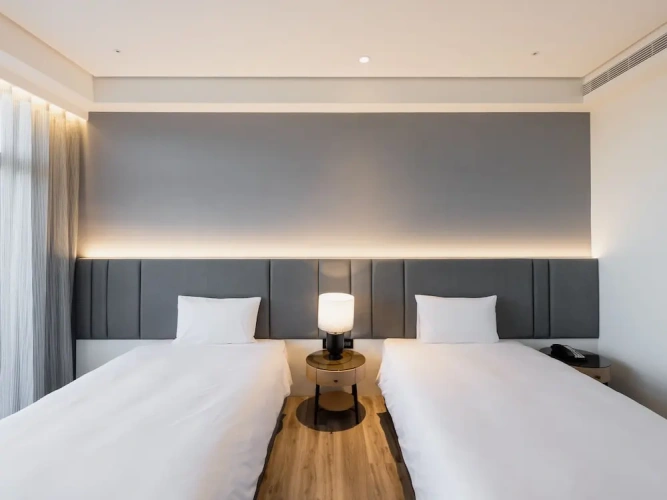 1 Bedroom Standard Twin room with balcony