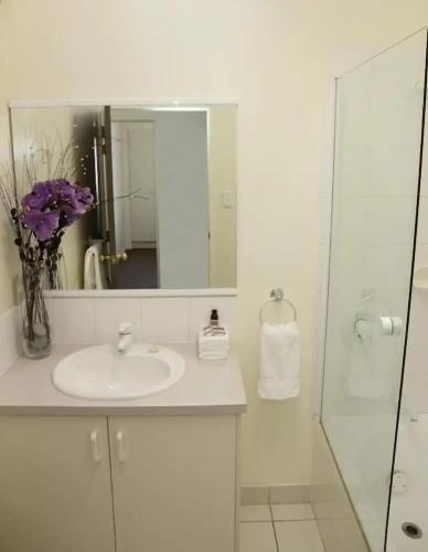 2 Bedrooms Apartment with garden view