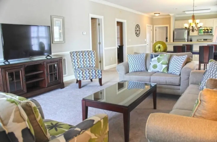 Luxurious Golf Villa Near Broadway at the Beach