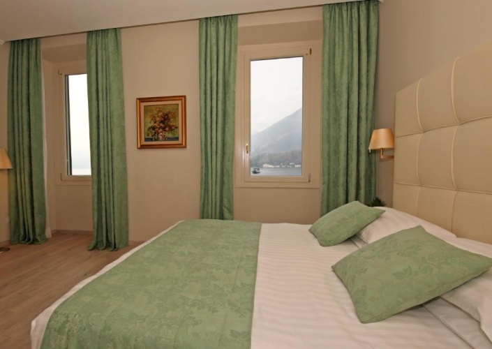 Classic Double room with lake view