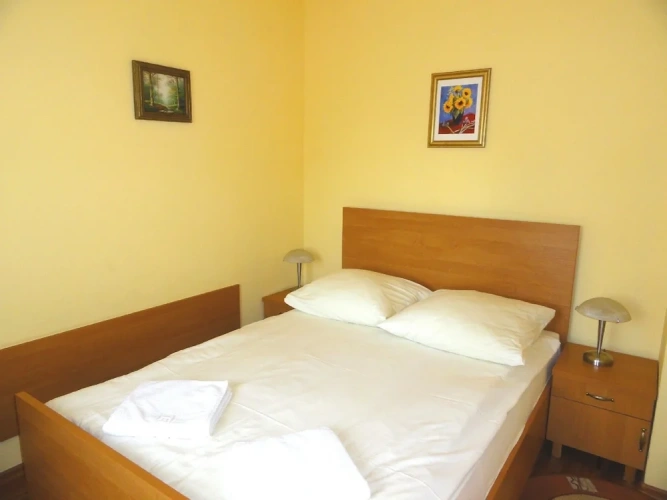 2 Bedrooms Bungalow