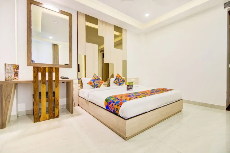 Fabhotel Yellow