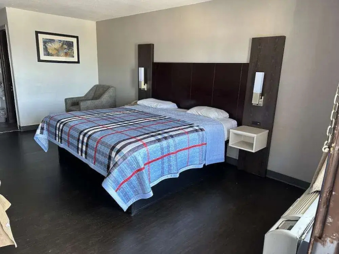 Deluxe INN  Augusta