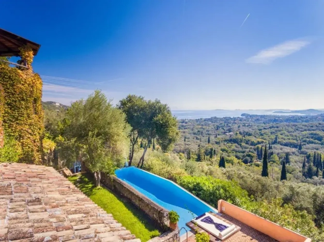 2 Bedrooms Villa