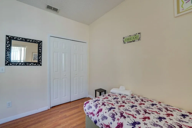 5 Bedrooms Cottage