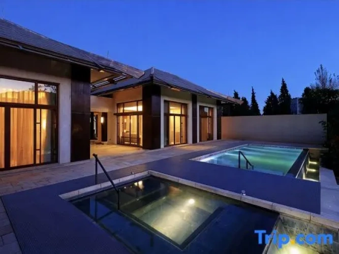 2 Bedrooms Villa