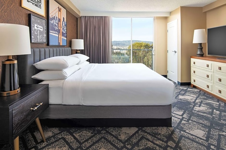 Accessible Corner Double Suite