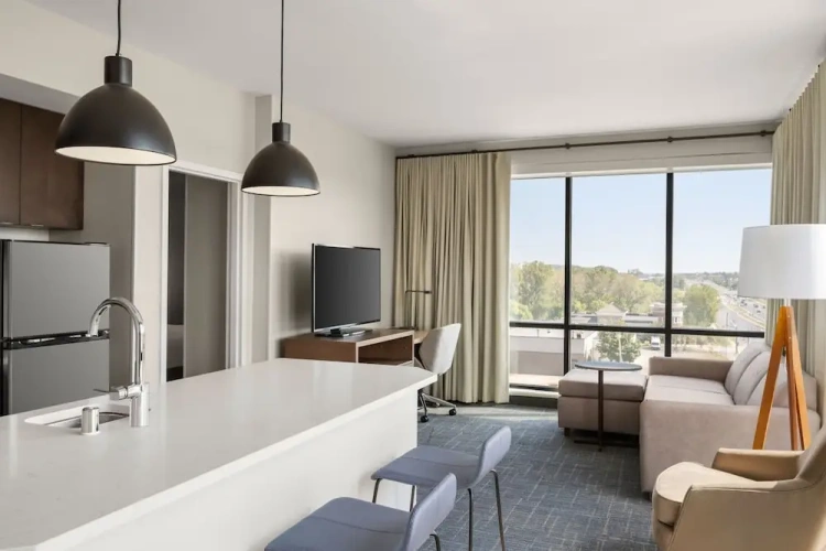 1 Bedroom Suite