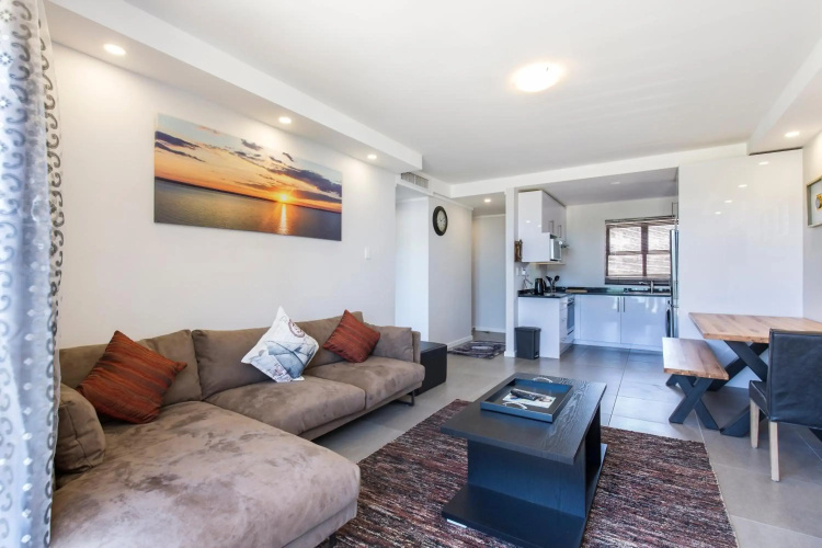 uSHAKA WATERFRONT - OUTSTANDING OPEN OUTLOOKS