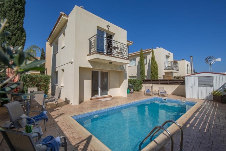 3 Bedrooms Villa