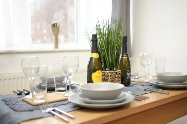 Balcony-freeparking-centrallocation-familyfriendly