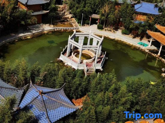 Longmai Hot Spring Bamboo Forest Private Soup Hotel