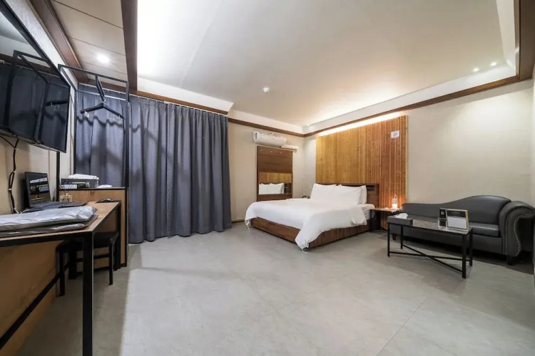 SKYHOTEL