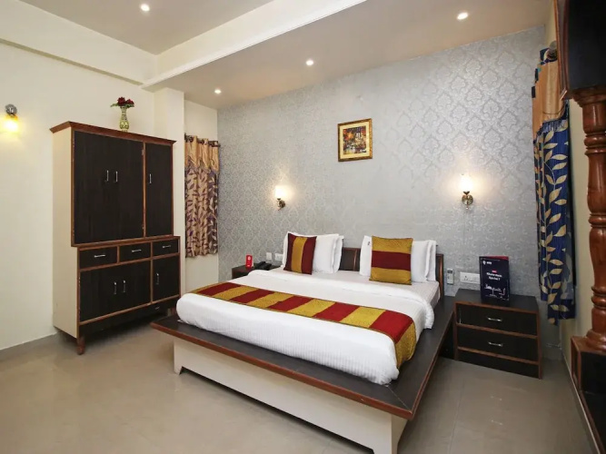 OYO 9388 Yash Hotel