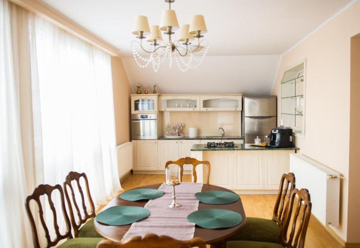 3 Bedrooms Apartment