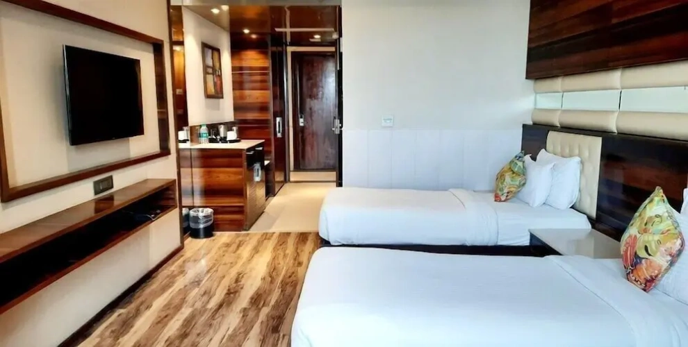 2 Bedrooms Premium Twin room with partial ocean view
