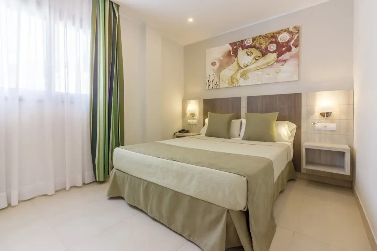 2 Bedrooms Apartment