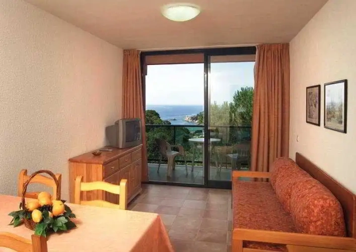 1 Bedroom Quadruple Apartment with balcony