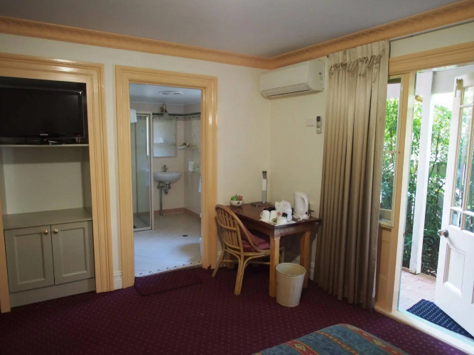 McLaren Hotel