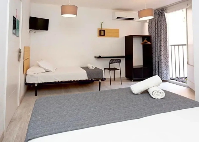 Standard Triple room