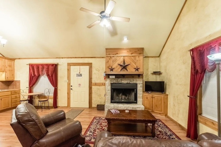 Avalon Studio Bedroom Cottage by RedAwning