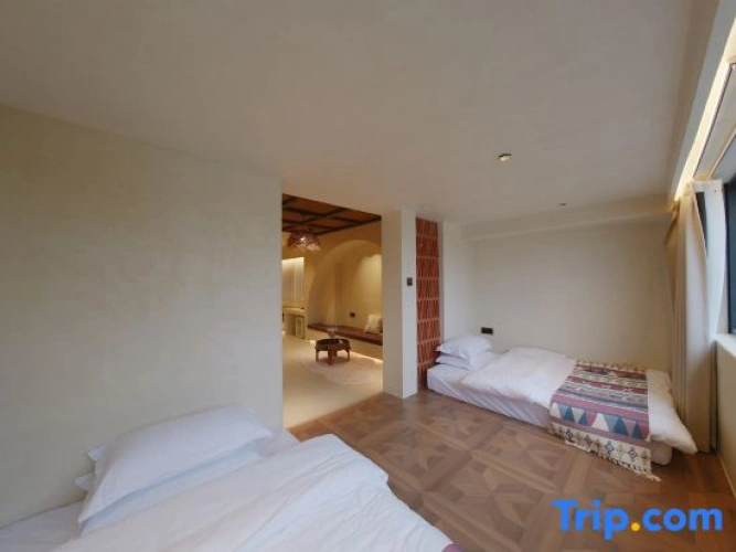 Standard Twin room with river view