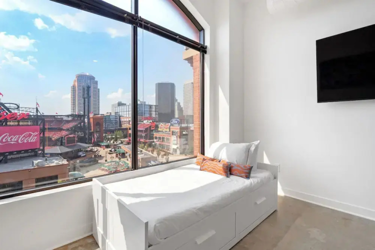 Ballpark Luxury Loft Steps from Arch