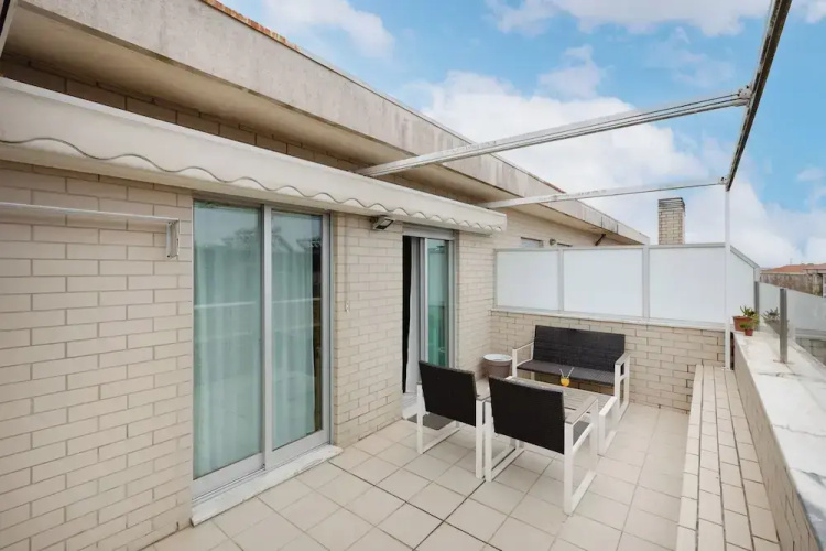 Espinho Retreat with Balcony