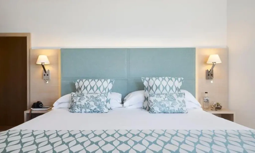 Twin room with side sea view