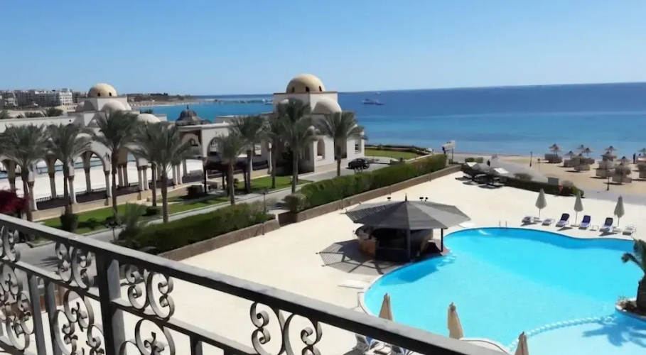 Palm Beach Piazza Beachfront Apartment