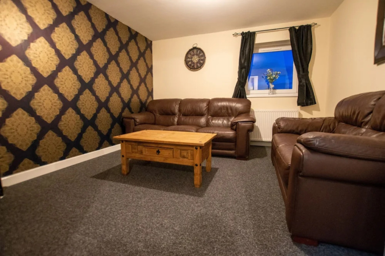 Inviting 4-bed Apartment in Dundee
