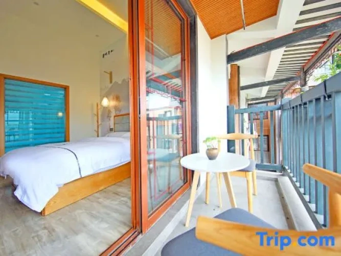 Deluxe Double room with balcony and with garden view