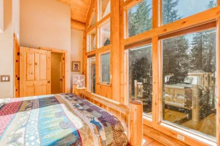 Skiing Bear Chalet