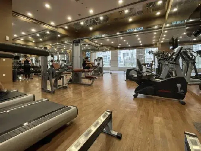 Dubai Mall short walk large studio | Balcony