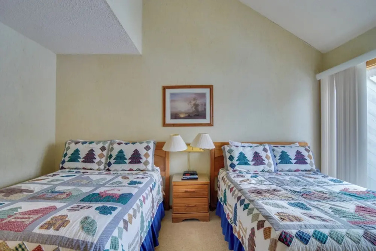 Bellaire Townhome on Summit Mtn w/ 2 Balconies!