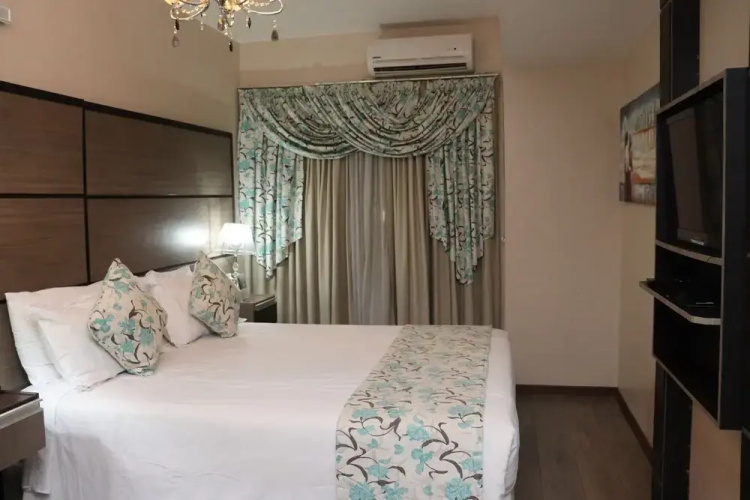 Hotel Luxsur