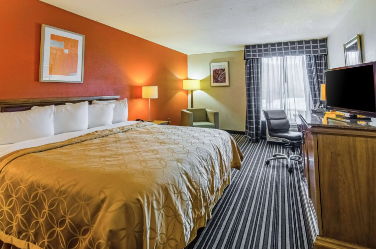 Econo Lodge Inn & Suites Norton