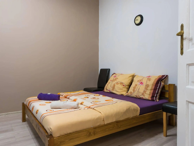 70s Hostel